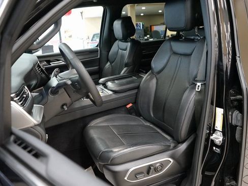 Used 2024 Jeep Wagoneer Series II w/ Flexible Seating Group image 2