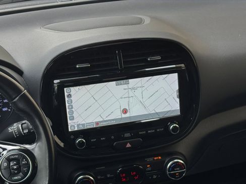 Used 2021 Kia Soul EX image 17