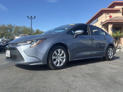 Used 2022 Toyota Corolla LE image 2