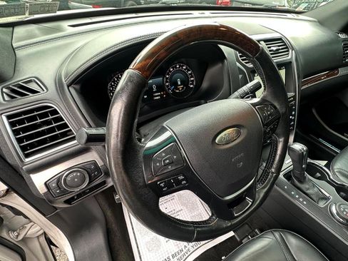 Used 2017 Ford Explorer Platinum AWD/4WD image 8