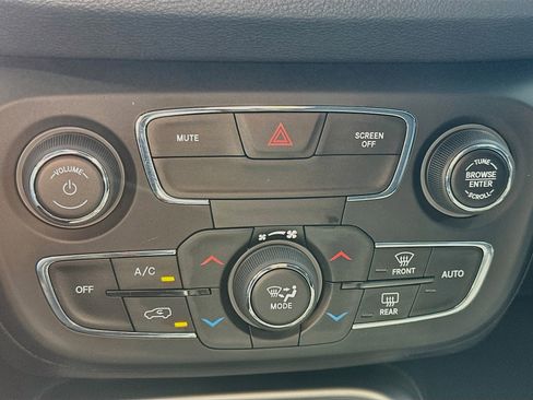 Used 2018 Jeep Compass Latitude w/ Popular Equipment Group AWD/4WD image 22