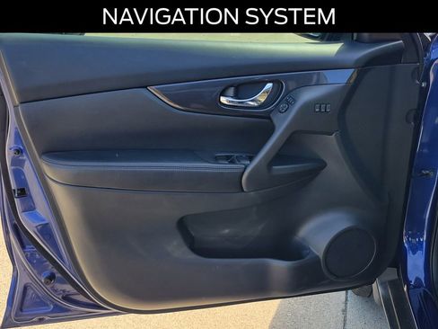 Used 2018 Nissan Rogue SV w/ Premium Package FWD image 19