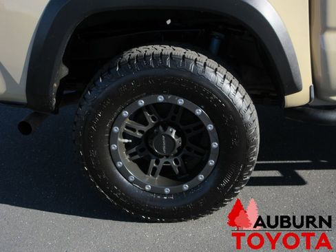 Certified 2016 Toyota Tacoma TRD Off-Road w/ Towing Package image 3