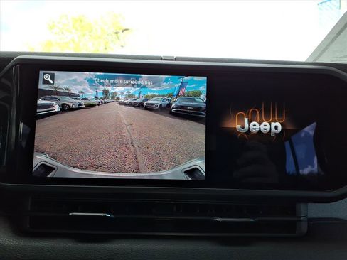 Used 2025 Jeep Gladiator Sport image 21