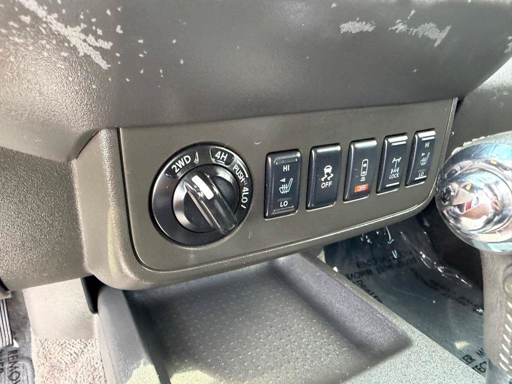 Used 2017 Nissan Frontier PRO-4X w/ Pro-4x Graphics Package AWD/4WD image 39