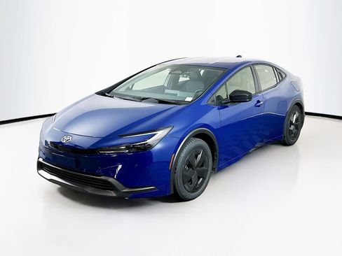 Used 2025 Toyota Prius LE image 3