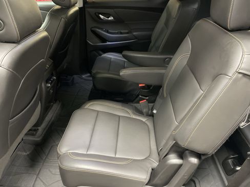 Used 2021 Chevrolet Traverse LT image 32