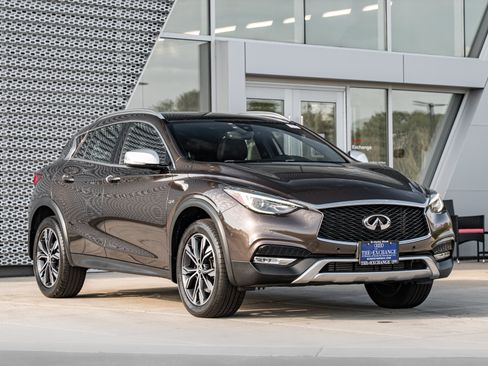 Used 2018 INFINITI QX30 Premium w/ Navigation Package AWD/4WD image 1