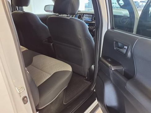 Used 2022 Toyota Tacoma TRD Sport AWD/4WD image 28
