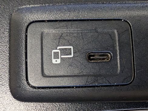 Used 2023 Mercedes-Benz GLB 250 image 21