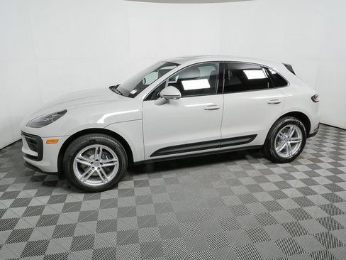 New 2026 Porsche Macan image 2