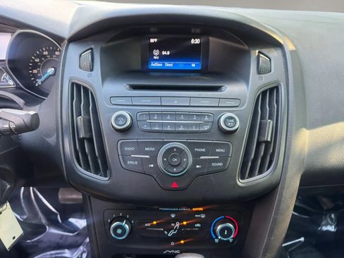 Used 2017 Ford Focus SE FWD image 10