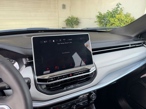 Used 2025 Jeep Compass Limited image 20