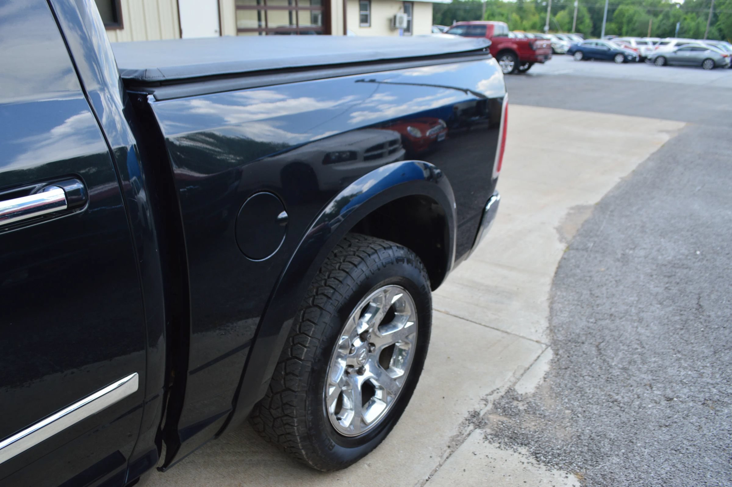 Used 2015 RAM 1500 Laramie w/ Convenience Group AWD/4WD image 4