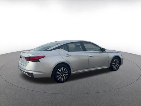 Used 2024 Nissan Altima 2.5 SV image 15