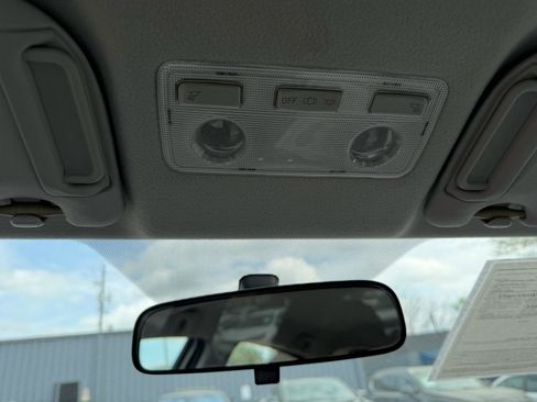 Used 2012 Toyota Yaris L image 39