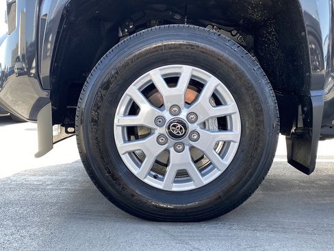 Used 2025 Toyota Tacoma SR5 AWD/4WD image 10