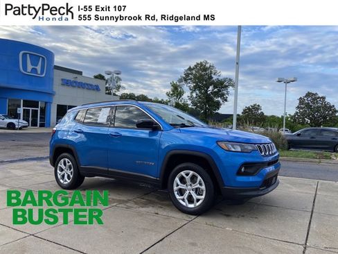 Used 2024 Jeep Compass Latitude AWD/4WD image 1
