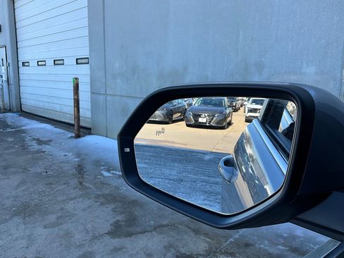 Used 2025 Volkswagen Atlas Cross Sport SE image 19