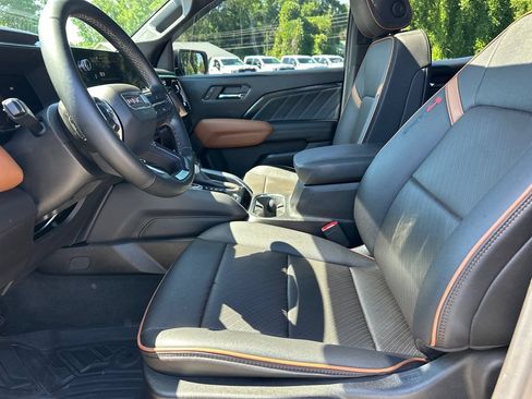 Used 2023 GMC Canyon AT4 w/ AT4 Premium Package AWD/4WD image 10