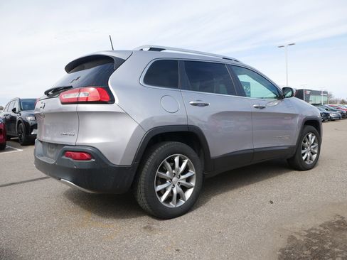 Used 2018 Jeep Cherokee Limited image 4