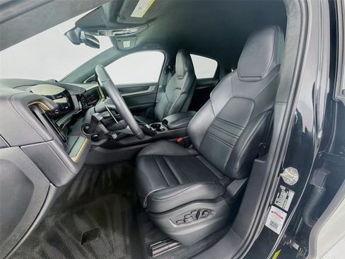Used 2024 Porsche Cayenne Turbo GT AWD/4WD image 5