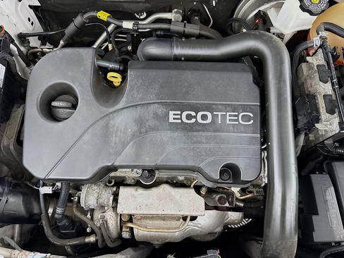 Used 2020 Chevrolet Equinox LT FWD image 38