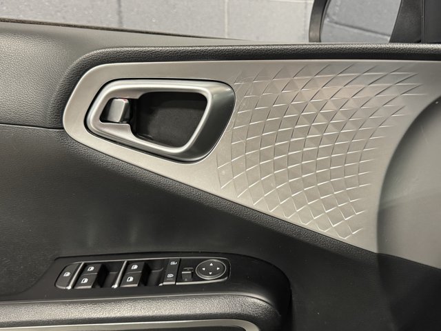 Used 2024 Kia Soul LX w/ LX Technology Package FWD image 10