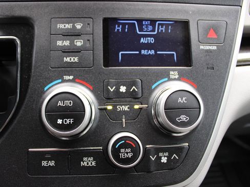 Used 2020 Toyota Sienna XLE w/ XLE Navigation Package image 20