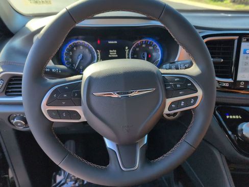 New 2026 Chrysler Pacifica Pinnacle image 15