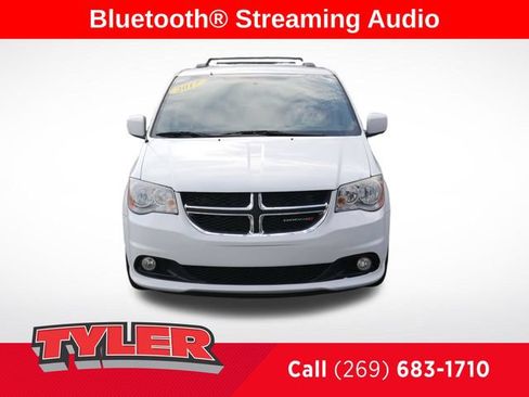 Used 2017 Dodge Grand Caravan SXT FWD image 2