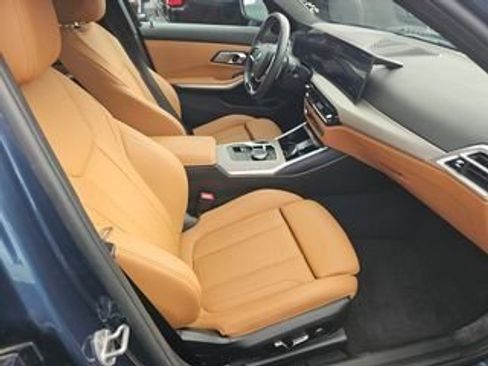 Used 2025 BMW 330i Sedan w/ Convenience Package image 5