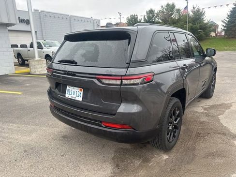 Certified 2024 Jeep Grand Cherokee Altitude image 3