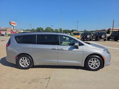 Used 2020 Chrysler Voyager Lxi FWD image 5