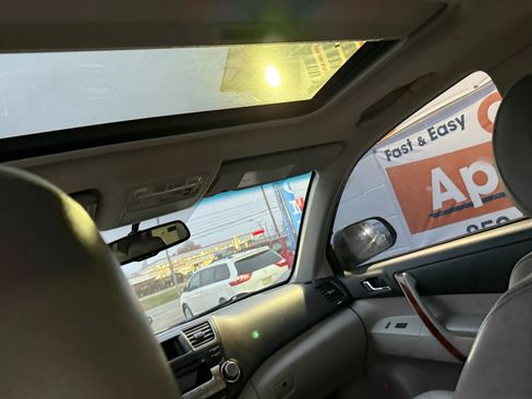 Used 2012 Toyota Highlander Limited image 17