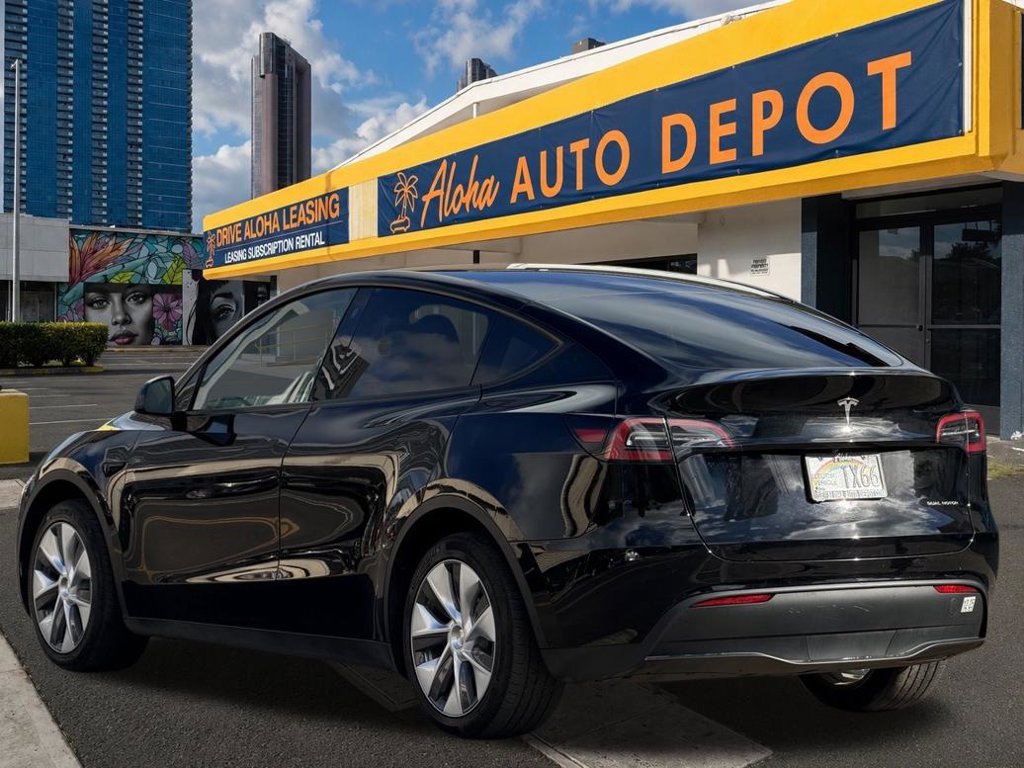 Used 2023 Tesla Model Y AWD image 3