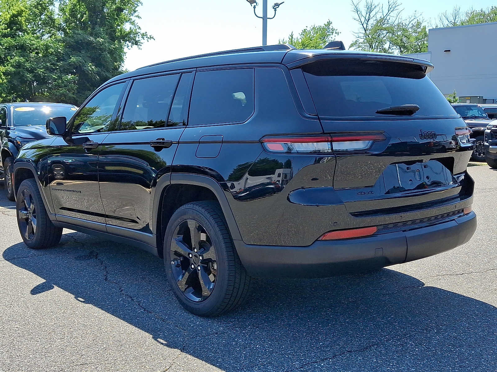 Used 2023 Jeep Grand Cherokee L Laredo AWD/4WD image 4