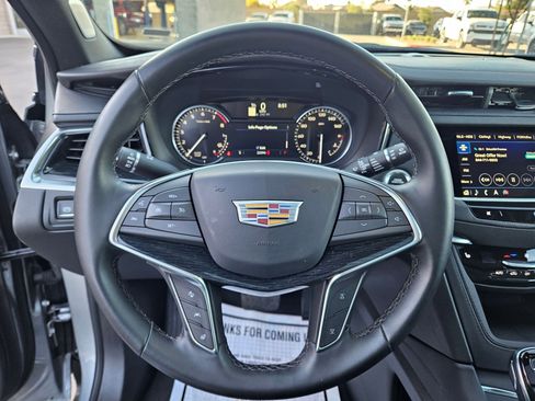 Used 2025 Cadillac XT5 Premium Luxury image 14