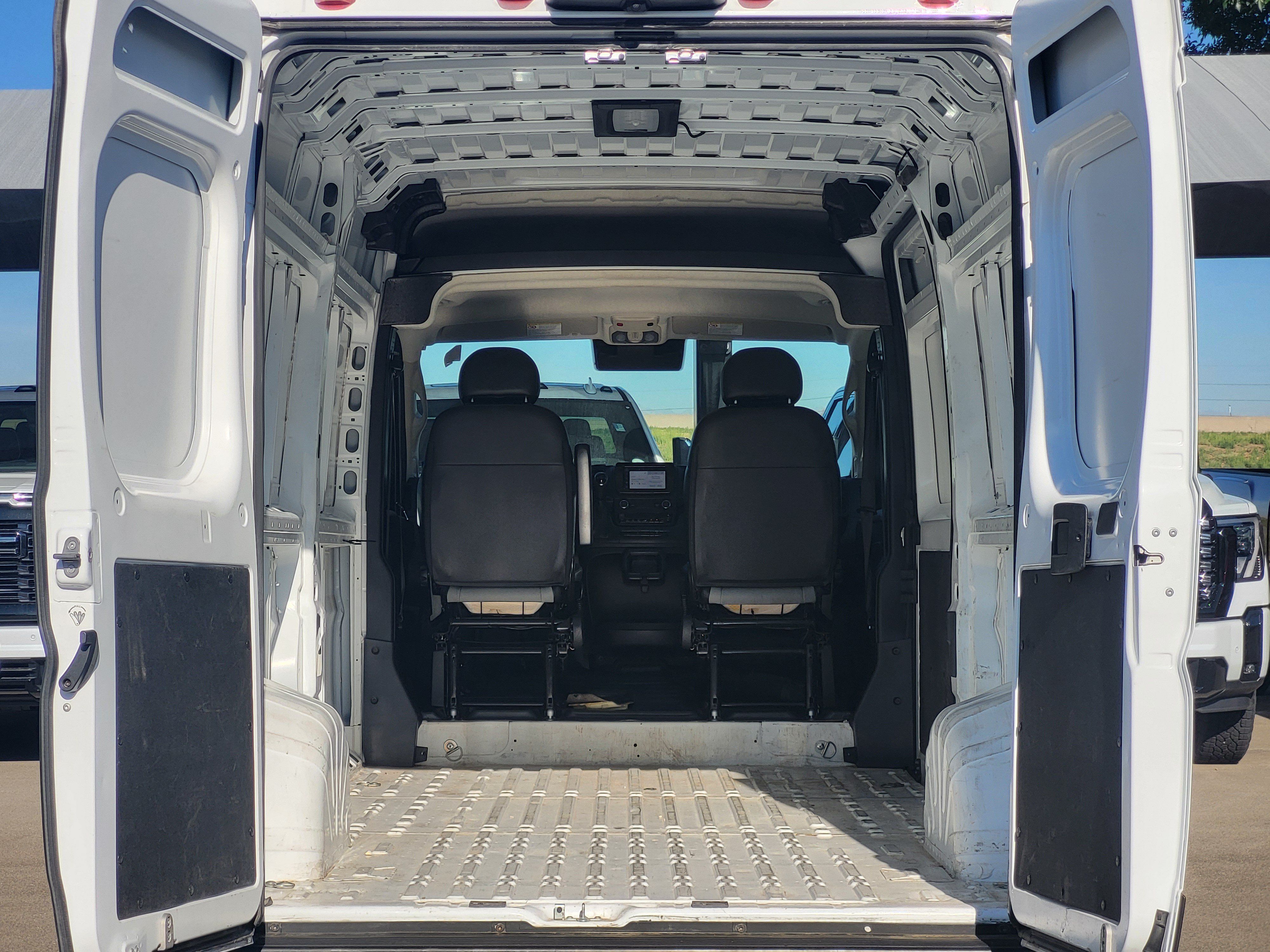 Used 2025 RAM ProMaster 2500 w/ Convenience Group FWD image 25