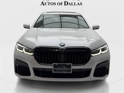 Used 2022 BMW 740i w/ Luxury Rear Seating Package RWD image 3