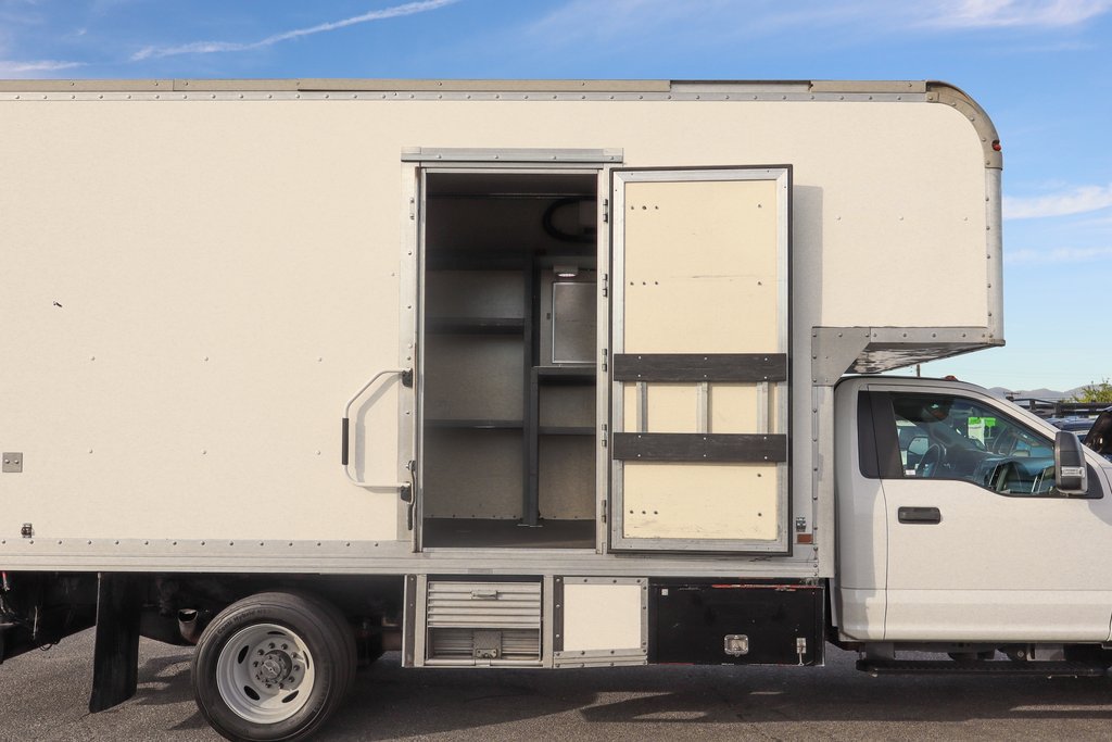 Used 2017 Ford F550 2WD Regular Cab Super Duty image 17