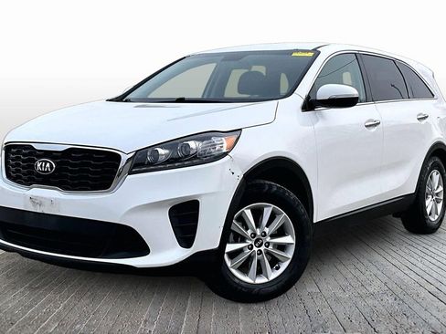 Used 2019 Kia Sorento LX image 3