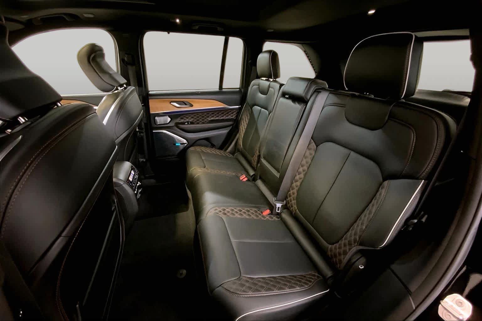 Used 2023 Jeep Grand Cherokee Summit AWD/4WD image 19