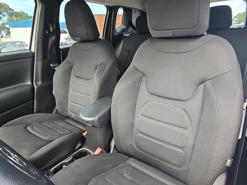 Used 2022 Jeep Renegade Latitude w/ Convenience Group AWD/4WD image 11