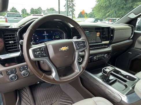 Used 2025 Chevrolet Silverado 1500 LTZ w/ LTZ Premium Package AWD/4WD image 24