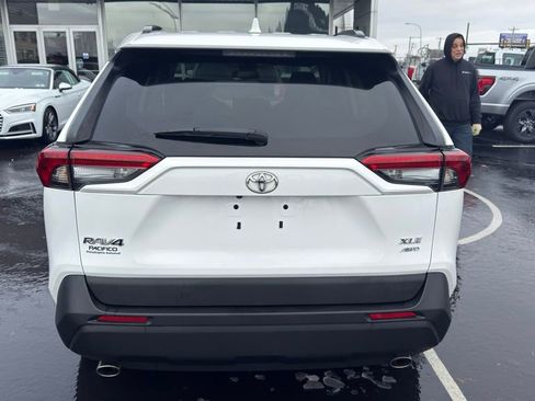 Used 2021 Toyota RAV4 XLE image 3