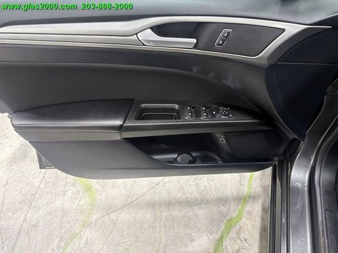 Used 2020 Ford Fusion SE FWD image 25