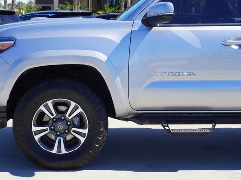 Used 2019 Toyota Tacoma TRD Sport w/ Technology Package image 10