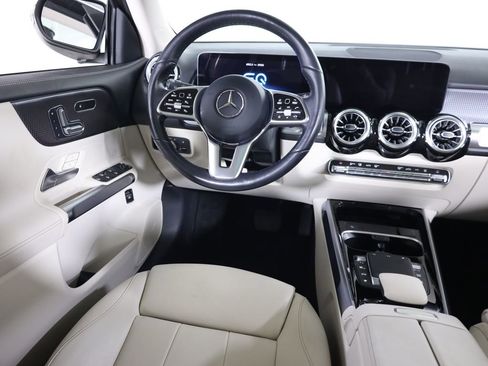 Used 2023 Mercedes-Benz EQB 300 4MATIC image 39