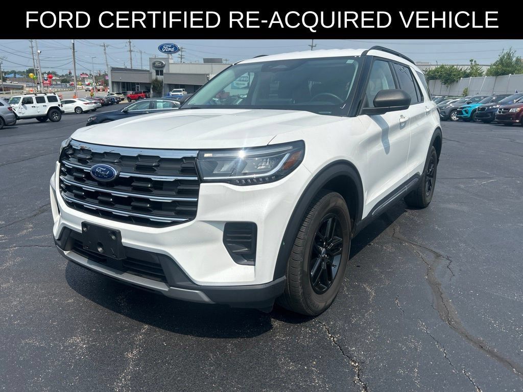 Used 2025 Ford Explorer Active AWD/4WD image 2